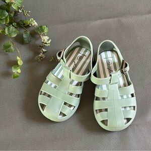 Pehr Toddler Sandals - size 6